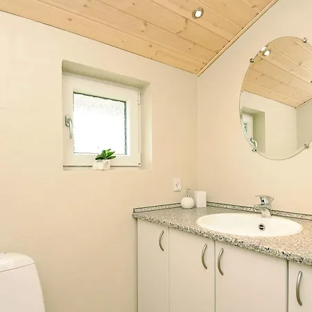 Hébergement de vacances Three-bedroom In 28 *