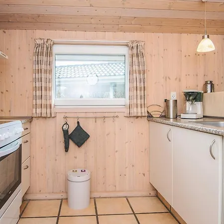 Three-bedroom In 28 Hébergement de vacances Oksbøl