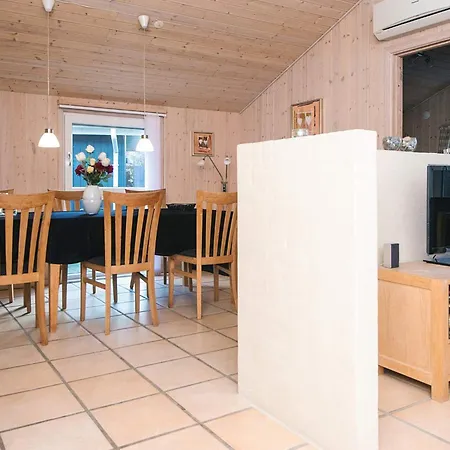 6 Person In Oksbol-by Traum *