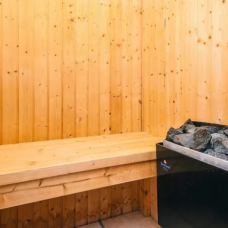 Three-bedroom In 28 Hébergement de vacances Oksbøl